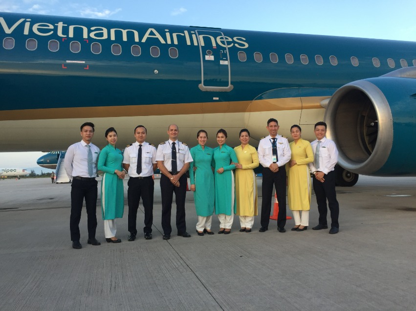 Vietnam Airlines pilot on tarmac with A321