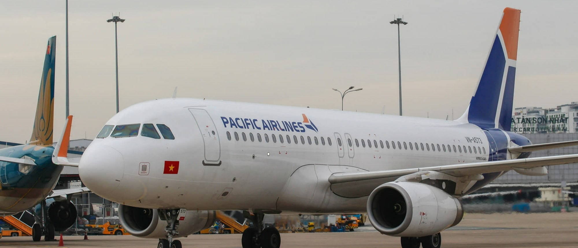 Pacific Airlines Jobs | Rishworth Aviation | Plane on tarmac